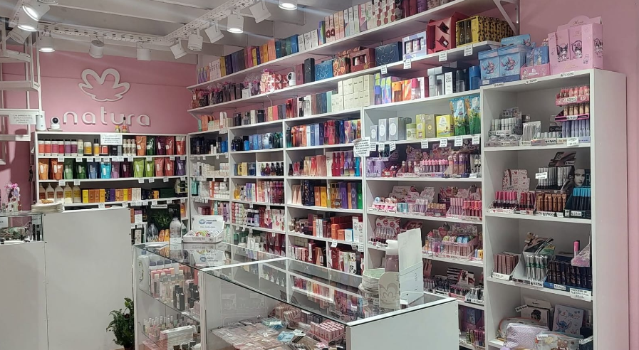 Interior de Amor Propio, perfumería Natura en Mar de Ajó